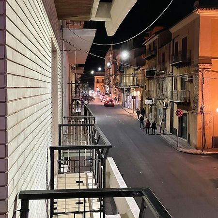 B&B Centrale Gela Bagian luar foto