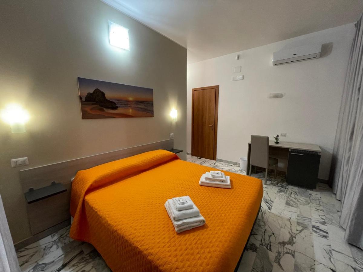 B&B Centrale Gela Bagian luar foto