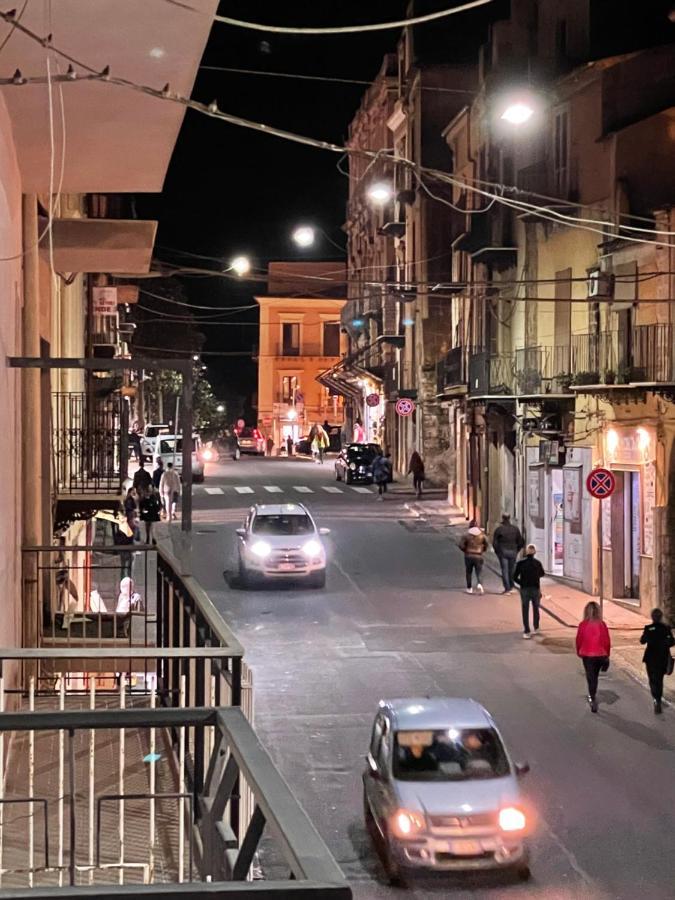 B&B Centrale Gela Bagian luar foto
