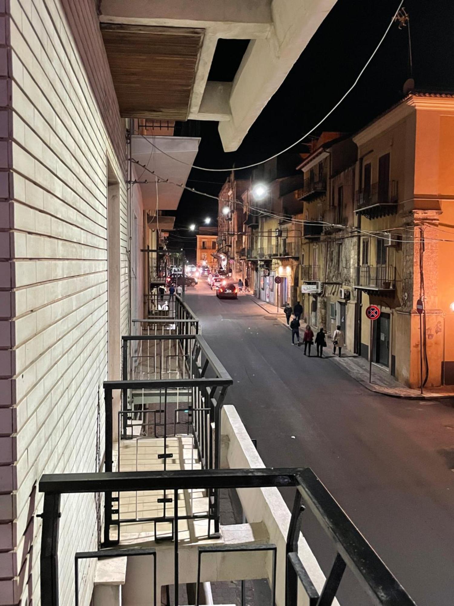 B&B Centrale Gela Bagian luar foto
